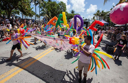 Los colores del arcoíris invaden Miami y Miami Beach