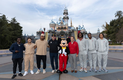 Disneyland recibe a jugadores previo a The Rose Bowl Game