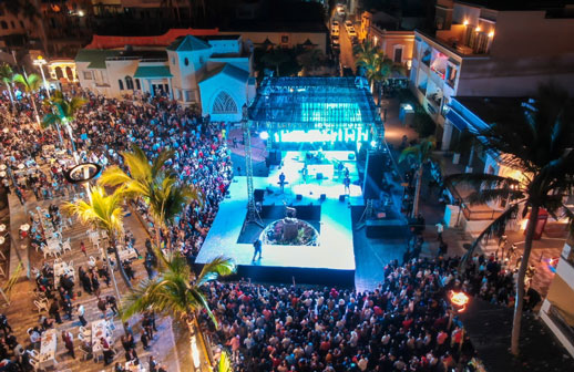Mazatlán despide el año con luces y música en el Malecón