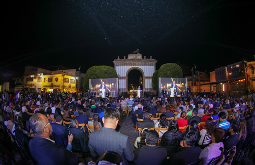 León celebra 450 años mostrando su historia en dos sitios icónicos de la ciudad