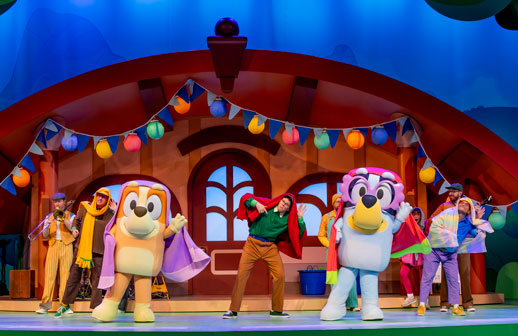 Bluey cobra vida en Disneyland con un espectáculo familiar