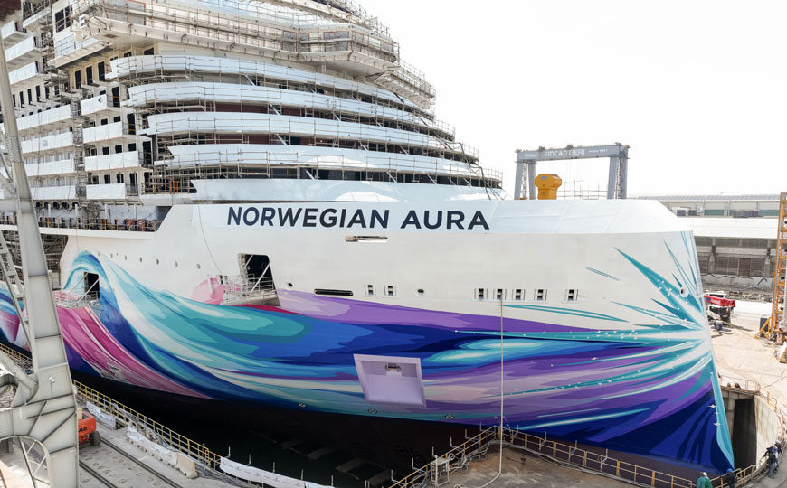 NCL celebra el flote de su barco más grande, el Norwegian Aura
