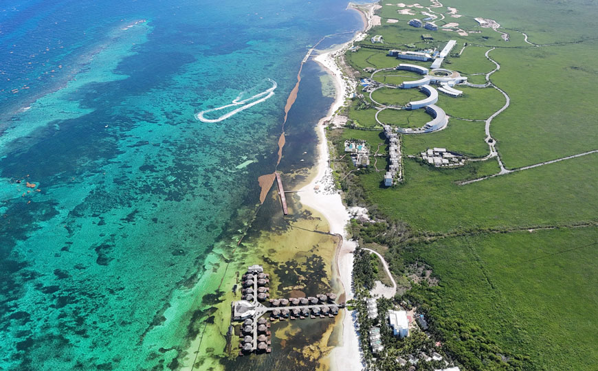 Lomas Hospitality instala barrera anti-sargazo en el Caribe Mexicano