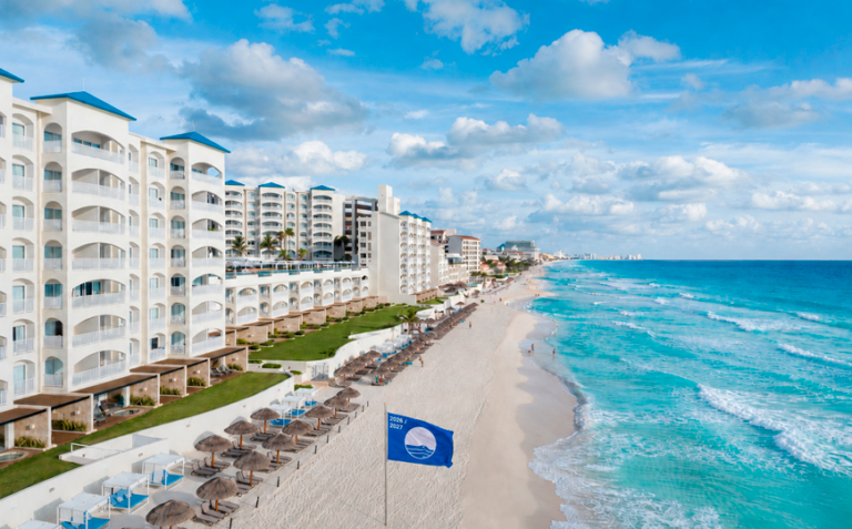 Otorgan distintivo Blue Flag a propiedad de Hilton en Cancún