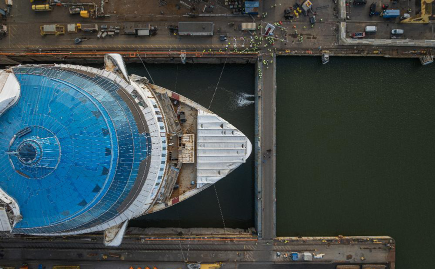Royal Caribbean pone a flotar al Hero of the Seas por primera vez